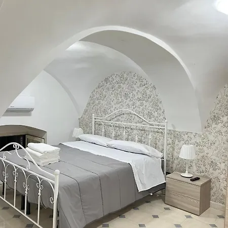 Niko House
